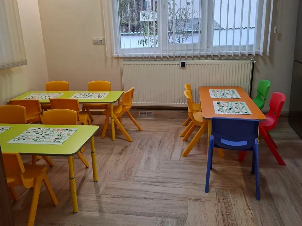 Масичките за занимания със светли прозорци